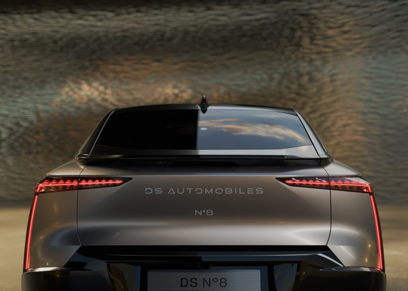 2024_12_NEW_DS_REAR_LIGHT_SIGNATURE